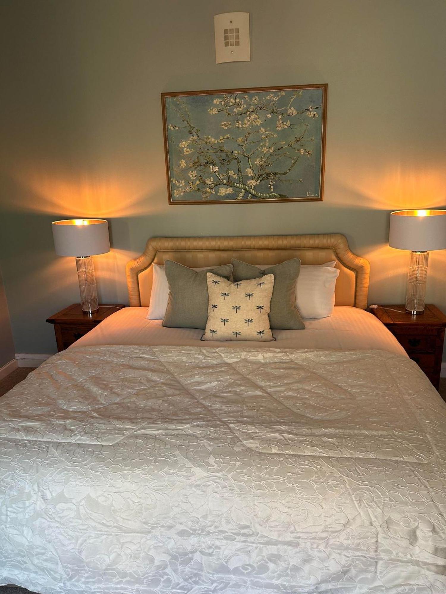 Отель Broadlands (Adults Only) Буртон-он-те-Уотер Экстерьер фото