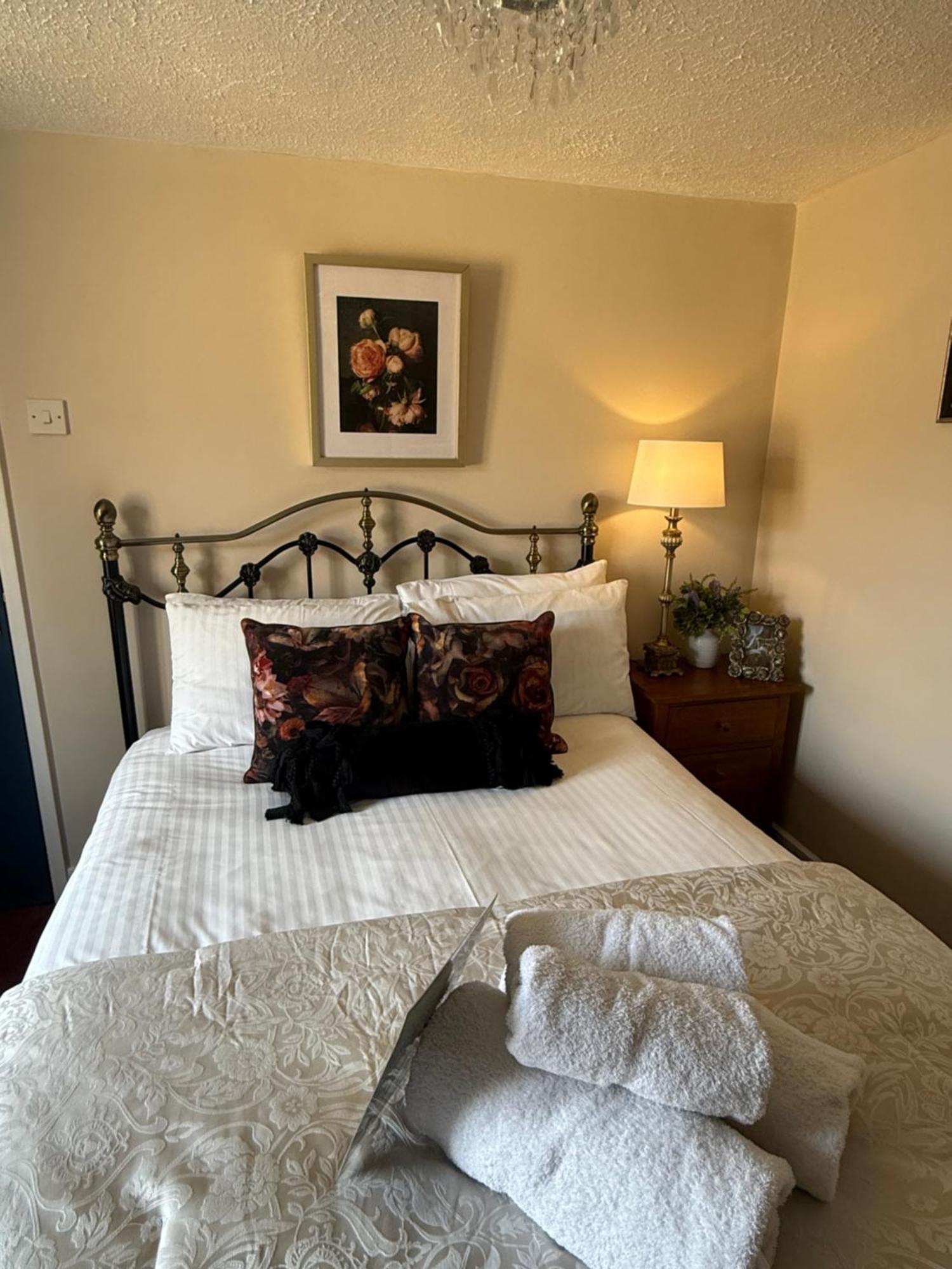 Отель Broadlands (Adults Only) Буртон-он-те-Уотер Экстерьер фото