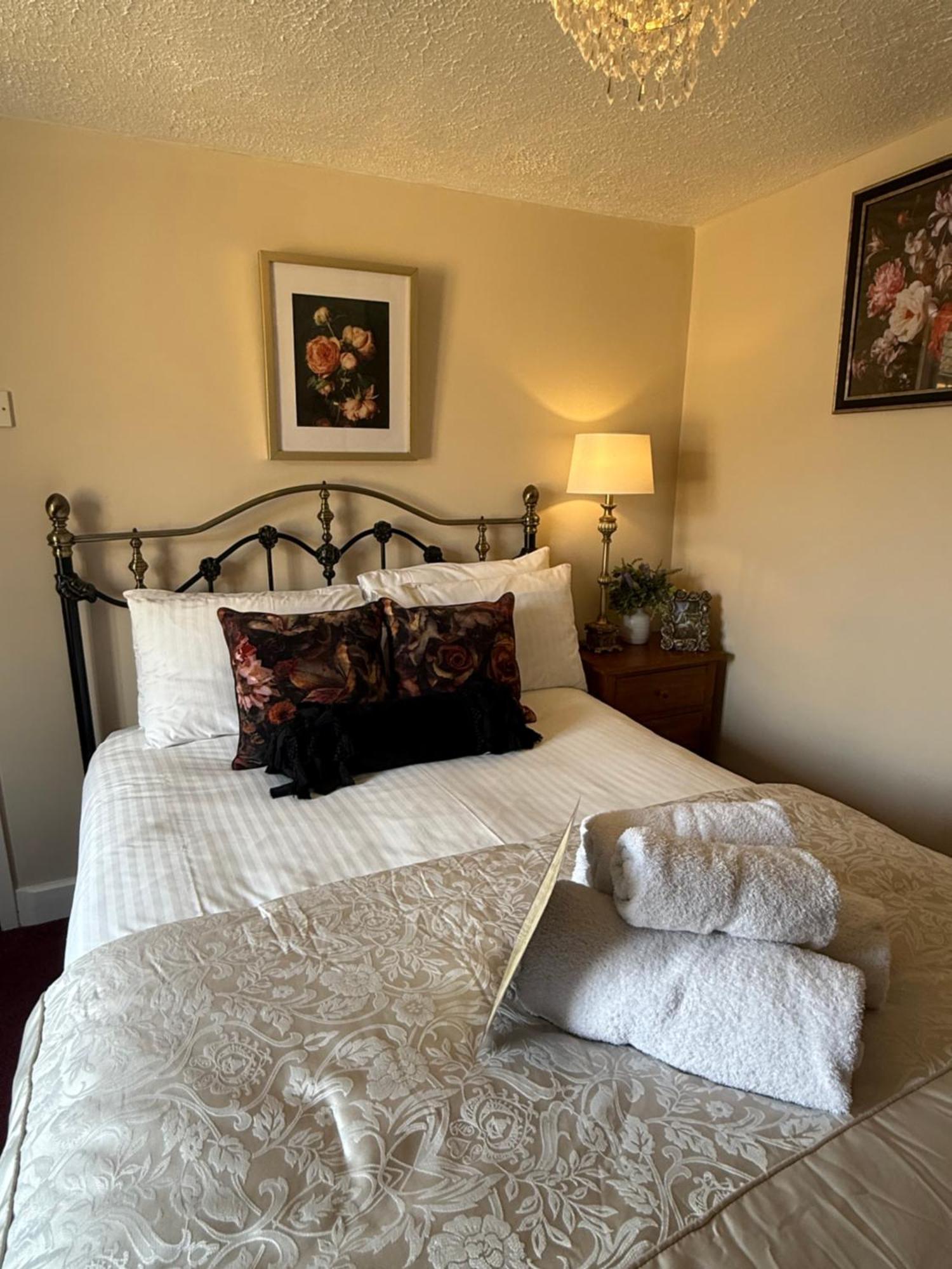Отель Broadlands (Adults Only) Буртон-он-те-Уотер Экстерьер фото