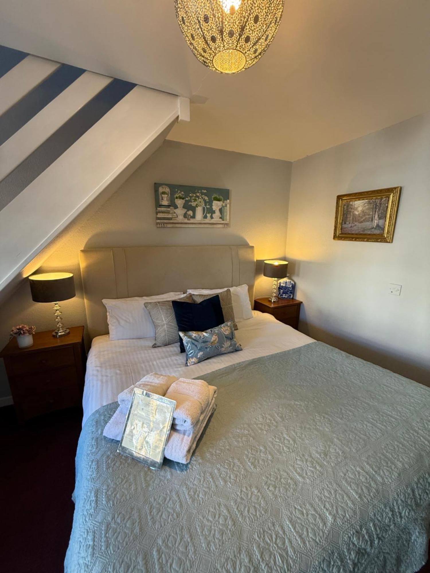 Отель Broadlands (Adults Only) Буртон-он-те-Уотер Экстерьер фото